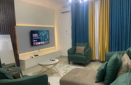 Abuja Apartment | 4minutes from Aso Rock Villa, King Bed, 3-bedroom apartment, Chef, Outdoor Games