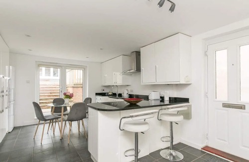 Cookham Dean House | 4OC · Fab English Country Cottage | Pass the Keys