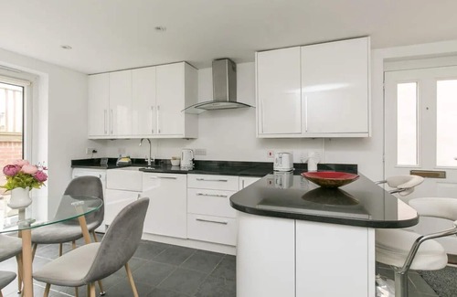 Cookham Dean House | 4OC · Fab English Country Cottage | Pass the Keys