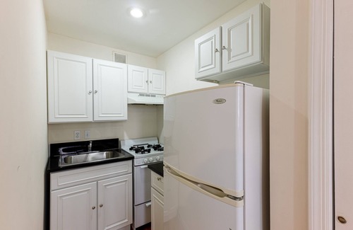 Midtown South Apartment | 4RW Chic Chelsea Studio