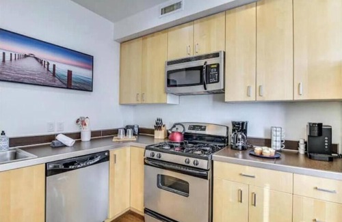 Raynolds Addition House | 4story 2bedroom 1.5bath townhome