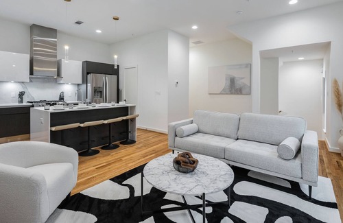 Cedars House | 4story Modern Townhome w/ Downtown Dallas Rooftop!