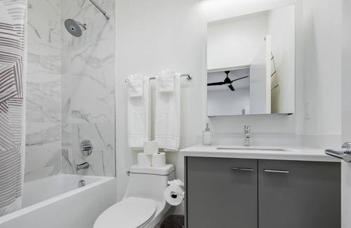 Cedars House | 4story Modern Townhome w/ Downtown Dallas Rooftop!