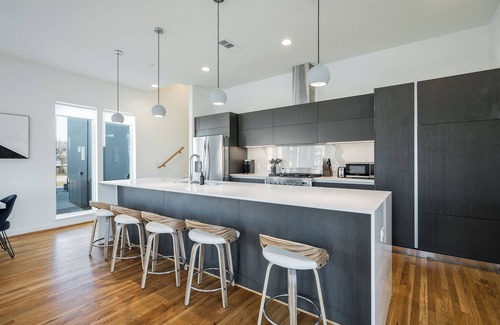 Cedars House | 4story townhome with Dallas Rooftop!