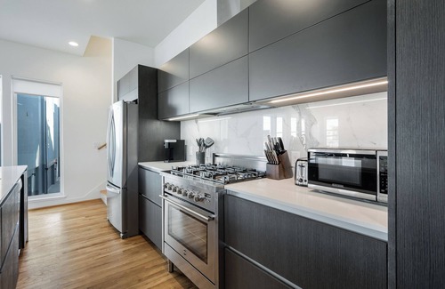Cedars House | 4story townhome with Dallas Rooftop!