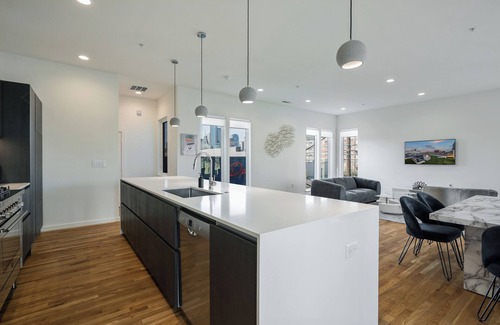 Cedars House | 4story townhome with Dallas Rooftop!