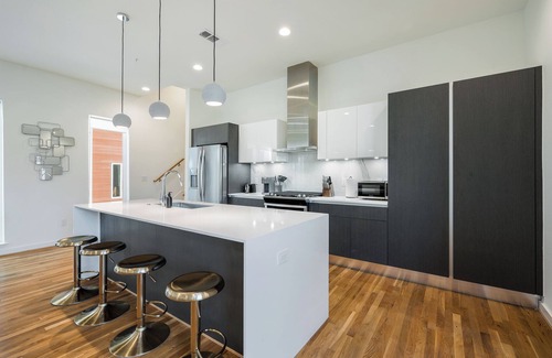 Cedars House | 4story townhome with rooftop patio view of Skyline!