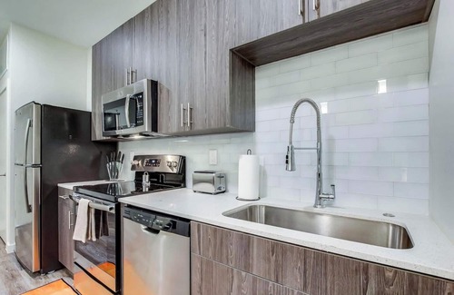 Downtown Louisville Apartment | 4th Street Suites - Luxury King Bed Suite