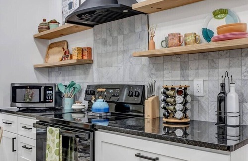 Urban Core Apartment | 4x Adorable Side by Side Apts - Sleeps 18!