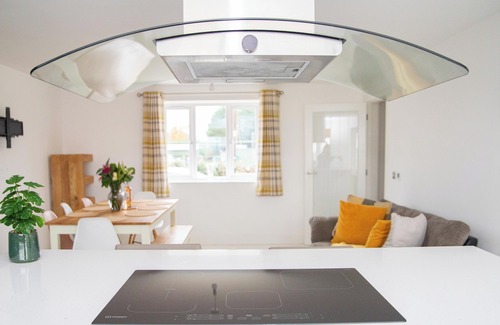 Stow Bardolph Apartment | 4x Bed Luxurious Home With a View