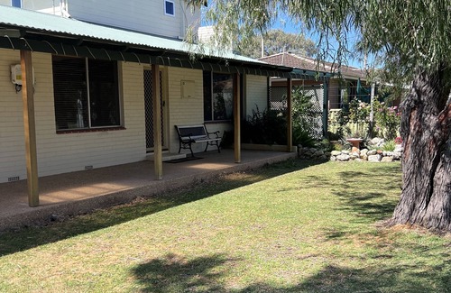Broadwater House | 4x2 Family Home,100m from the stunning Geographe Bay in Australia's SW