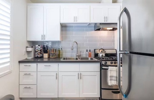 Belmont Shore House | 5-10 minute walk to the beach.