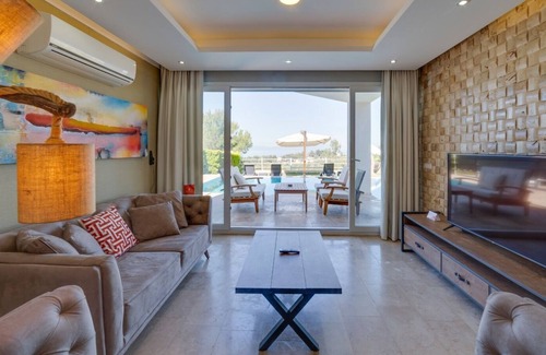 Yavansu Mahallesi Villa | 5+1Villa with Private Pool & Sea view