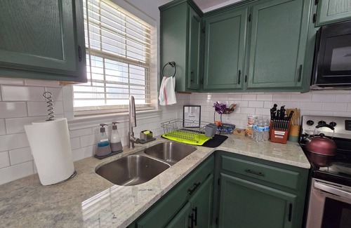 Abilene House | 5/2.5 house King, Queen, Full, Twin beds near Hendrick S. & Dyess. NO CARPET
