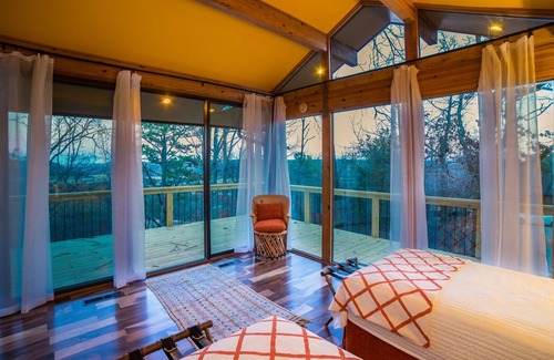 Eureka Springs House | 5,200 acre Estate on Kings River with Lodge that sleeps 20.