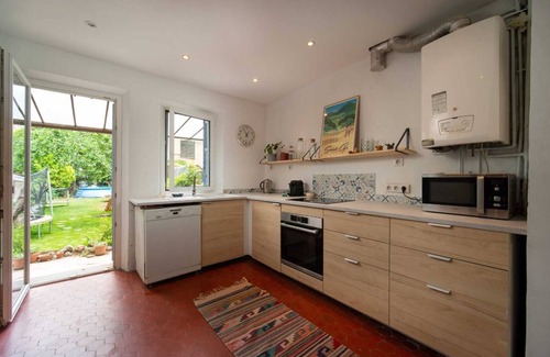 La Conception House | 5/6 bed townhouse with air conditioning, garage and large garden