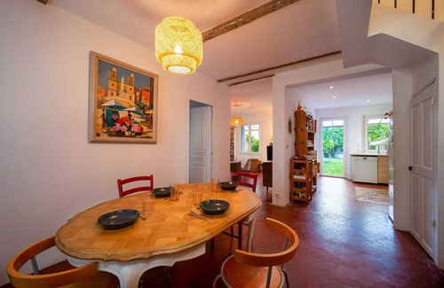 La Conception House | 5/6 bed townhouse with air conditioning, garage and large garden