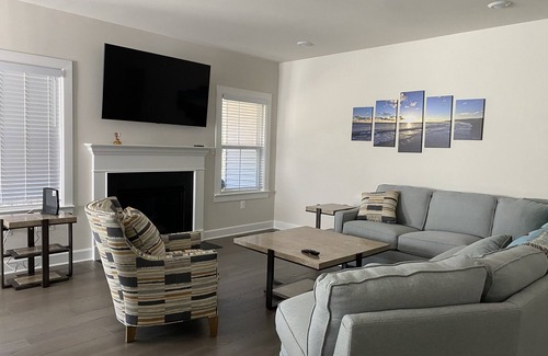 Lewes House | 5/6 bedroom, 5 bath, 12 sleeps on beds, 3 LR & 3 ensuit bath, 1 adjoining bath