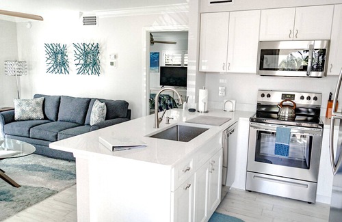 Old Naples Condo | 5-8 MINUTE WALK TO BEACHES, DINING & SHOPPING! RARE PRIVATE PATIO & LAKE VIEW!