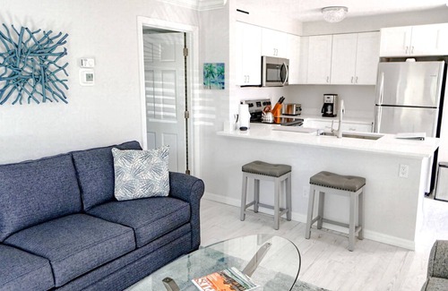 Old Naples Condo | 5-8 MINUTE WALK TO BEACHES, DINING & SHOPPING! RARE PRIVATE PATIO & LAKE VIEW!