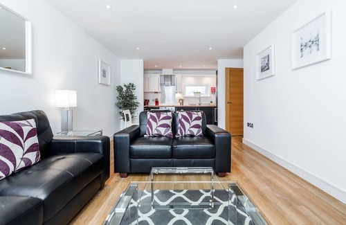 Guildford Apartment | 5 Abbots Yard - 2 bedroom apartment