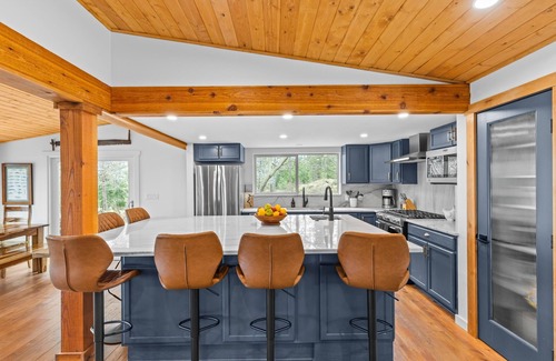 Post Falls Cabin | 5 ACRE CABIN above RIVER + DOWNTOWN. PRIVATE-VIEWS-NEWLY RENOVATED