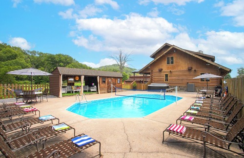 Whites Creek Cabin | 5 Acre Cabin Getaway with Pool, Hot Tub, Fire Pit, & Creek! 8 miles to downtown!