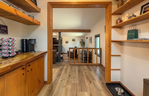 Wolf Creek Cottage | 5 acre Paradise-Shawnee Wine Trail, Pool, Pond, Firepit, Pet Friendly