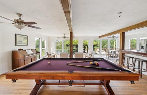 Gracewood House | 5-Acre Retreat Private Pool Outdoor Bar Fishing Pond & Game Room