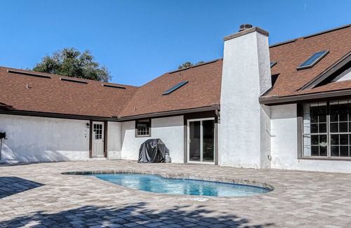 Southside House | 5 Acre Retreat with Game Room, Home Office, Private Pool/Hot Tub/Tennis, & WiFi