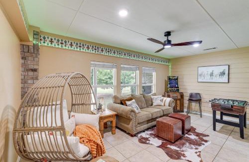 Crowley House | 5 Acres! Countryside Getaway Outside Fort Worth