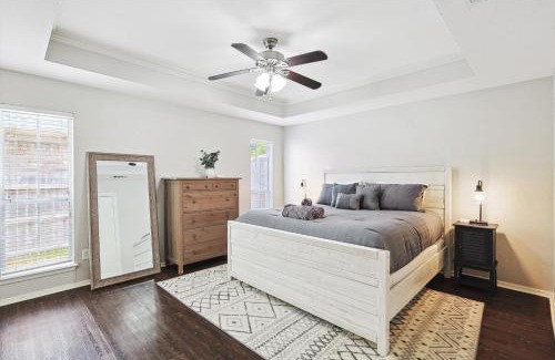 Flower Mound House | 5-BD 3-BA Serene Retreat in Heart of Flower Mound