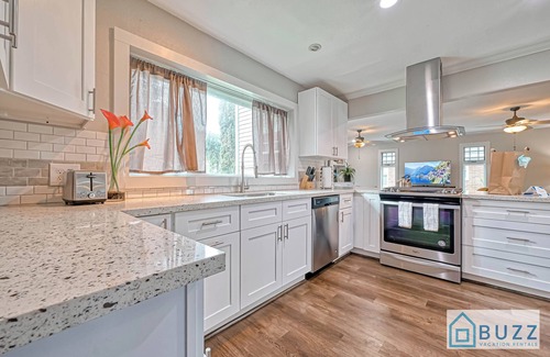 Willow Meadows/Willowbend Area House | 5 BD, 3 BT near NRG & Texas Medical Center | Upscale | Clean