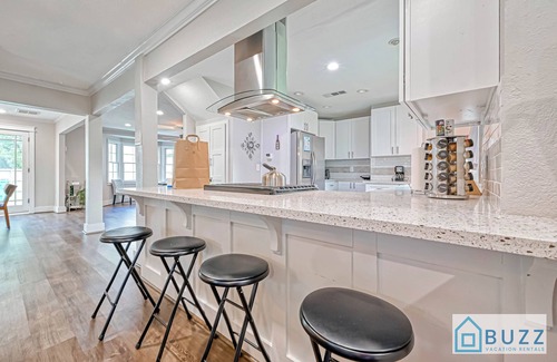 Willow Meadows/Willowbend Area House | 5 BD, 3 BT near NRG & Texas Medical Center | Upscale | Clean