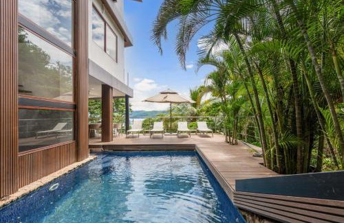 Playa Flamingo House | 5-BD Beachfront, Ocean-View Hillside Home