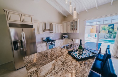 Opal Villa | 5 BDR, 6 BATH LUXURY VILLA WALK TO RITZ , MARRIOTT & PALM BEACH