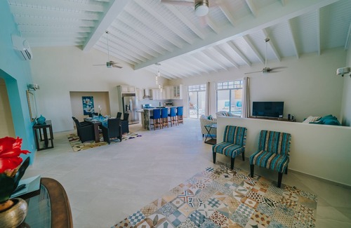 Opal Villa | 5 BDR, 6 BATH LUXURY VILLA WALK TO RITZ , MARRIOTT & PALM BEACH