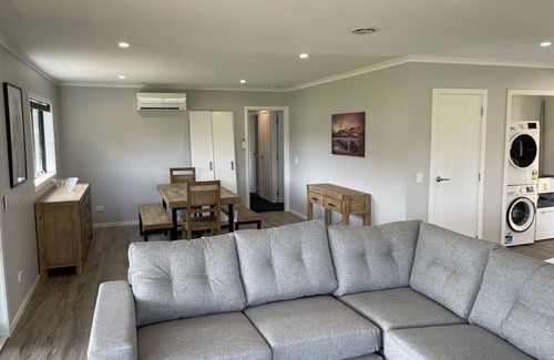 Ohakune House | 5 Bdr with SPA facing the Mountain Red Door