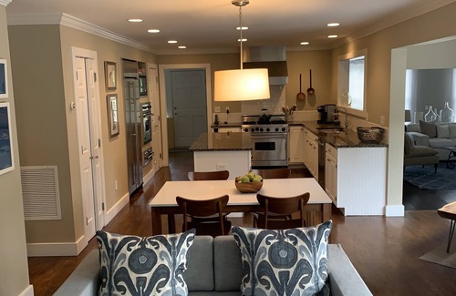 Wainscott Woods House | 5 Bdrm, 4.5 Bath, Heated Pool, Bike to best Beach & 5 min walk to Wainscott Cntr