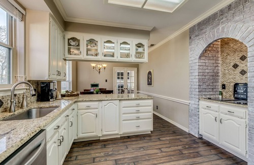 Southwest Arlington House | 5 Bdrm, 4 Bath, Hot Tub, Huge Gameroom, Pergola, 14 FT Shuffleboard, Ping Pong