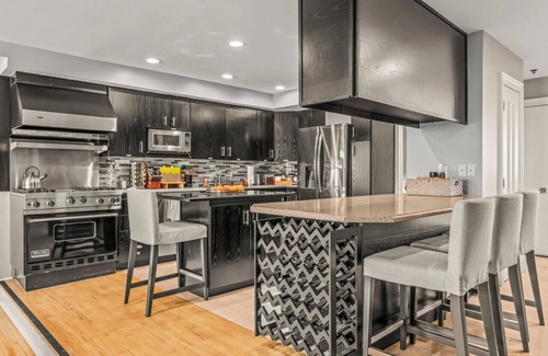 Southwark House | 5 BDRM City Oasis - Indoor Pool