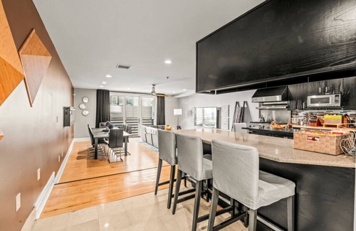 Southwark House | 5 BDRM City Oasis - Indoor Pool