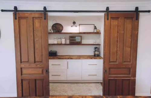 French River House | 5 bdrm Farmhouse. Close to the beach.