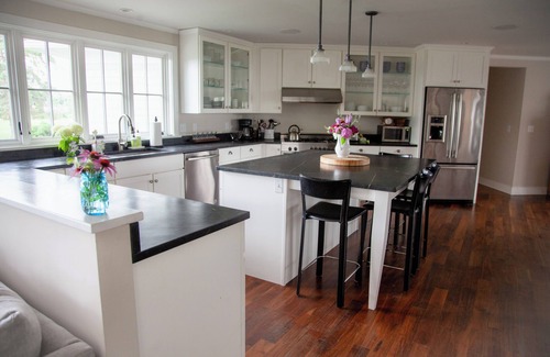 South Burlington House | 5 + Bdrm Home Minutes to Downtown Burlington and UVM Campus