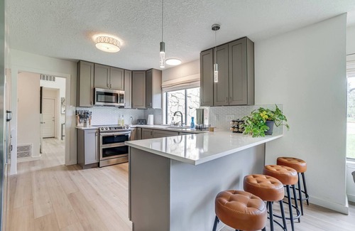 Medical Center District House | 5-Bdrm + Hot Tub | TX Med Cen, Lackland, Riverwalk