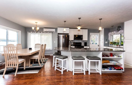 Geneseo House | 5-Bdrm Lakefront Retreat w.Charming Guest House: 15 mins to Letchworth, Geneseo