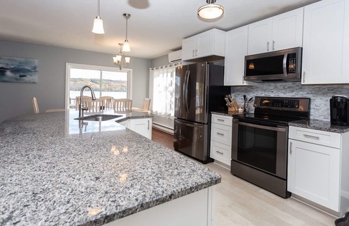 Geneseo House | 5-Bdrm Lakefront Retreat w.Charming Guest House: 15 mins to Letchworth, Geneseo