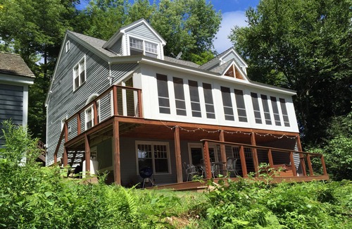 Wilmington House | 5 Bdrm Lakehouse, sleeps 18, private dock, hot tub, 15 minutes to Mount Snow