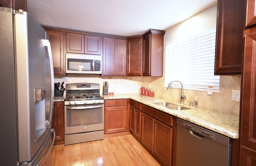 Lakewood House | 5 bdrm Near Belmar: dining, shops, & entertainment! Red Rocks/Downtown/Mtns!
