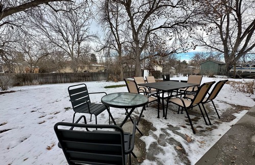 Columbine Valley House | 5-Bdrm-Remodeled-Modern-New-Appliances-Furniture